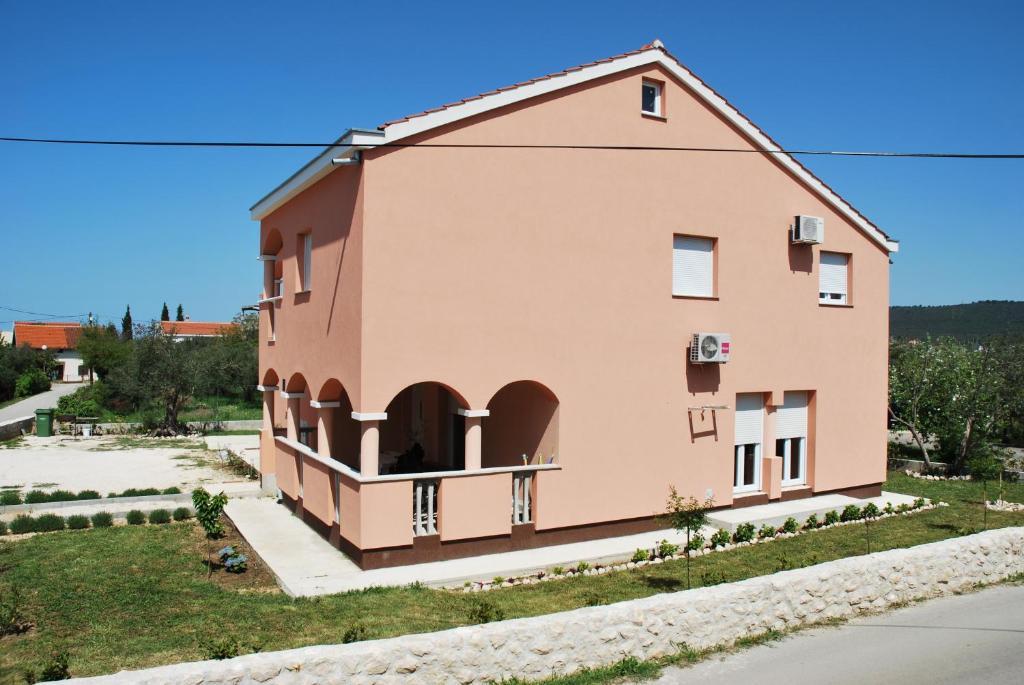 Luna Apartment